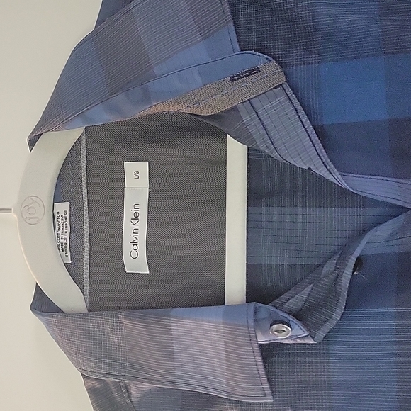 2 Calvin Klein short slee e button up shirt - Picture 4 of 8